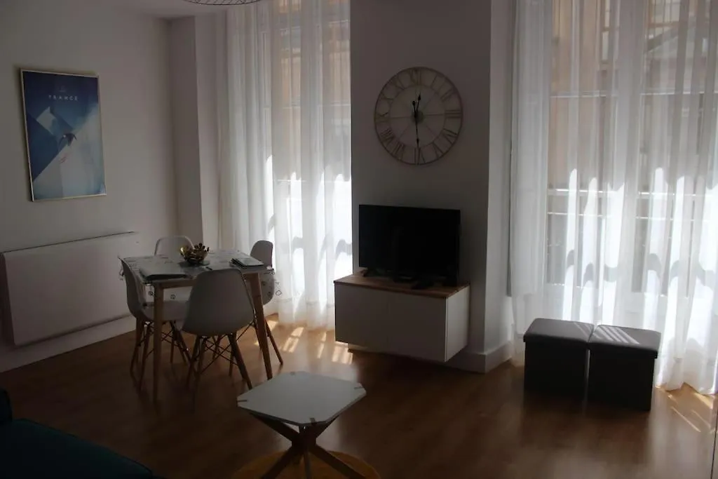 아파트 Appartement 3* Joliment Renove A 150M Des Thermes Bagnères-de-Luchon 프랑스